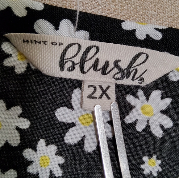 Blush Black/White/Yellow Floral Tie Front Puff Sleeve Smocked Dress Size 2X - Picture 8 of 9